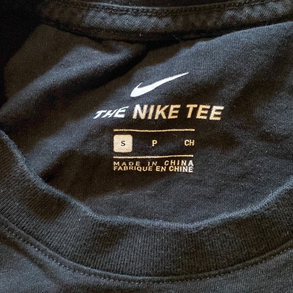 Nike Long Sleeve “Just Do It.” - Picture 2 of 2